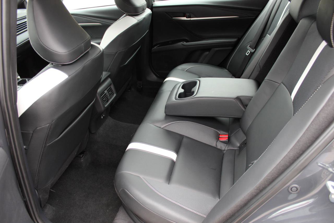 Used 2025 Toyota Camry SE image 17