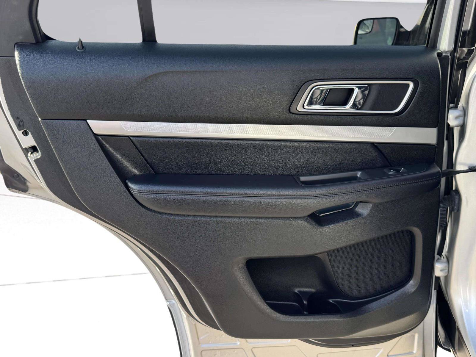 Used 2017 Ford Explorer XLT FWD image 27