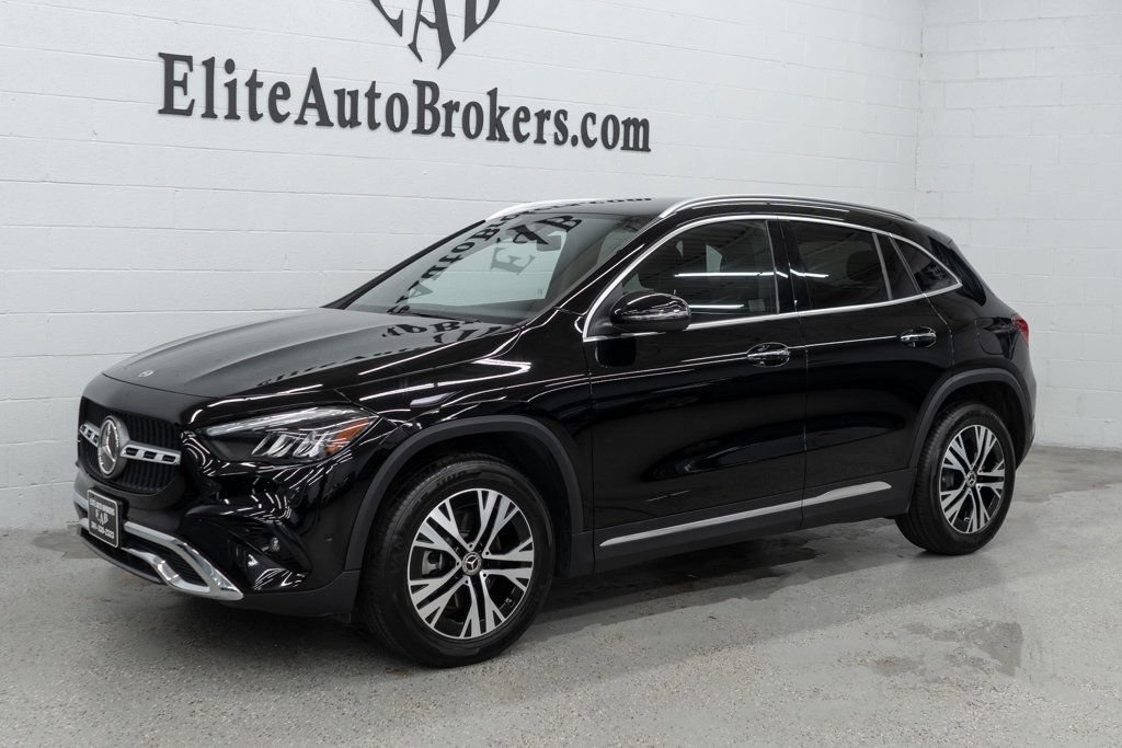 Used 2025 Mercedes-Benz GLA 250 4MATIC w/ Winter Package image 36