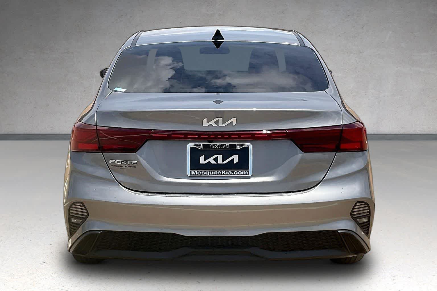 Certified 2022 Kia Forte LXS FWD image 5