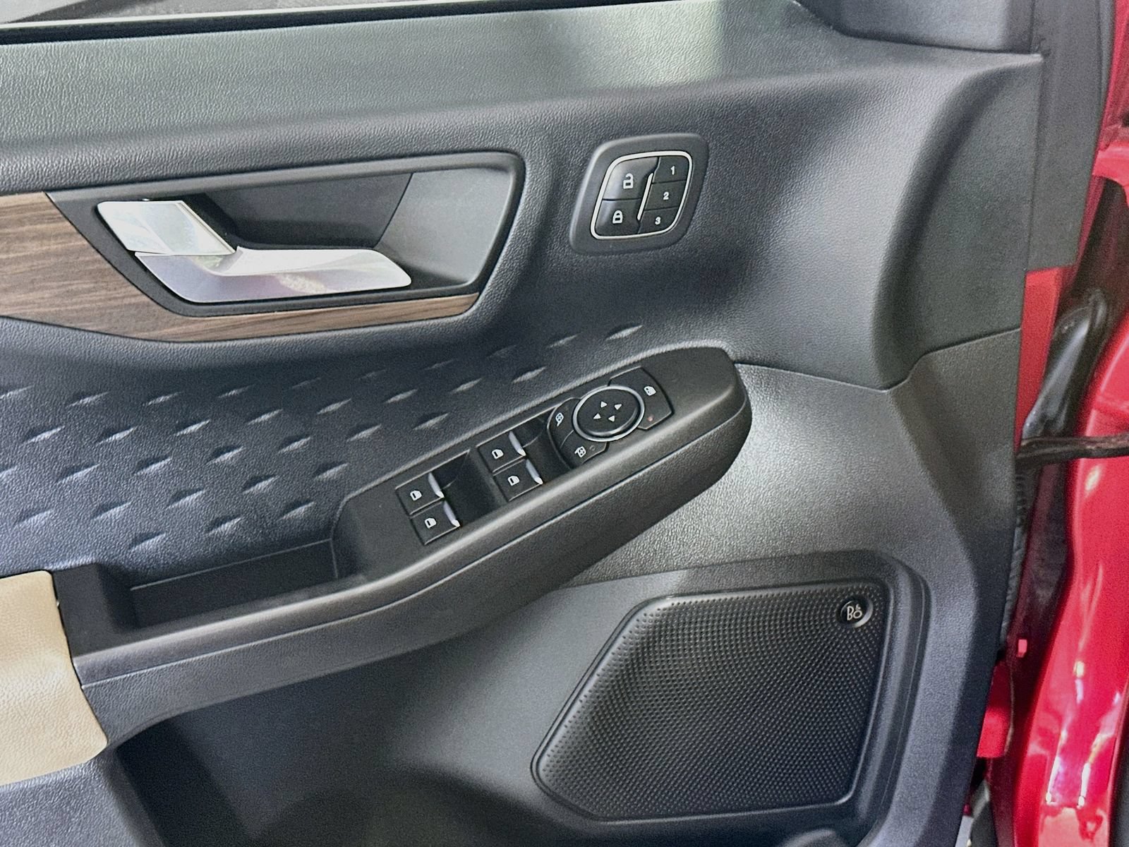 Used 2020 Ford Escape Titanium AWD/4WD image 18