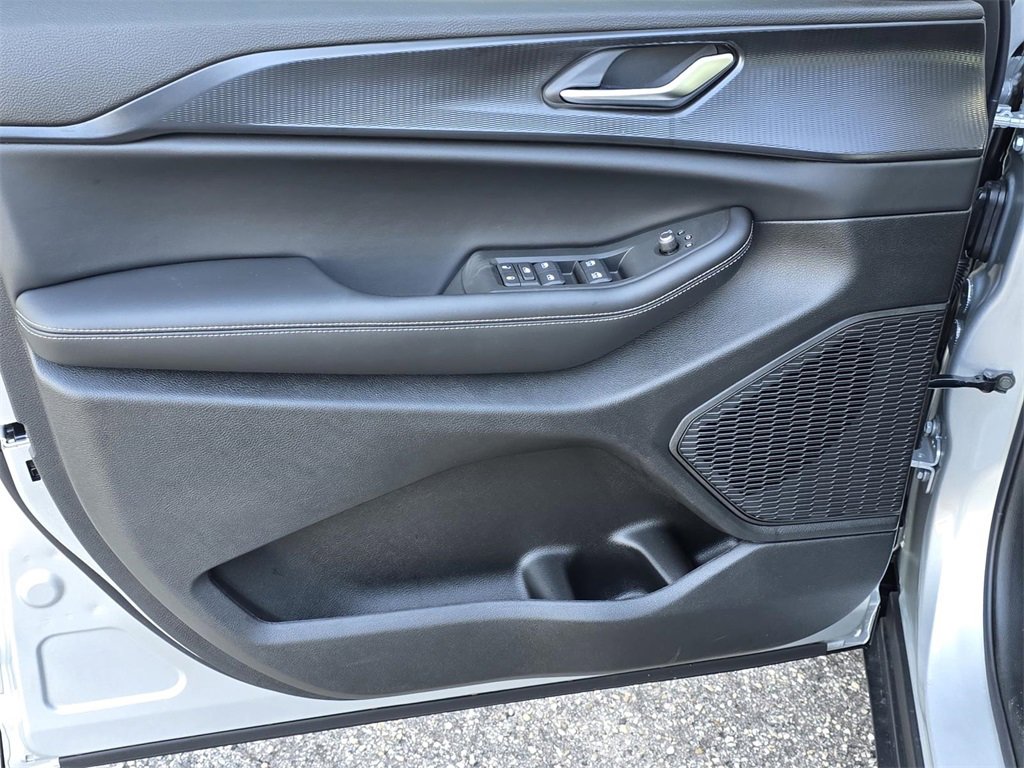 New 2025 Jeep Grand Cherokee L Altitude image 32