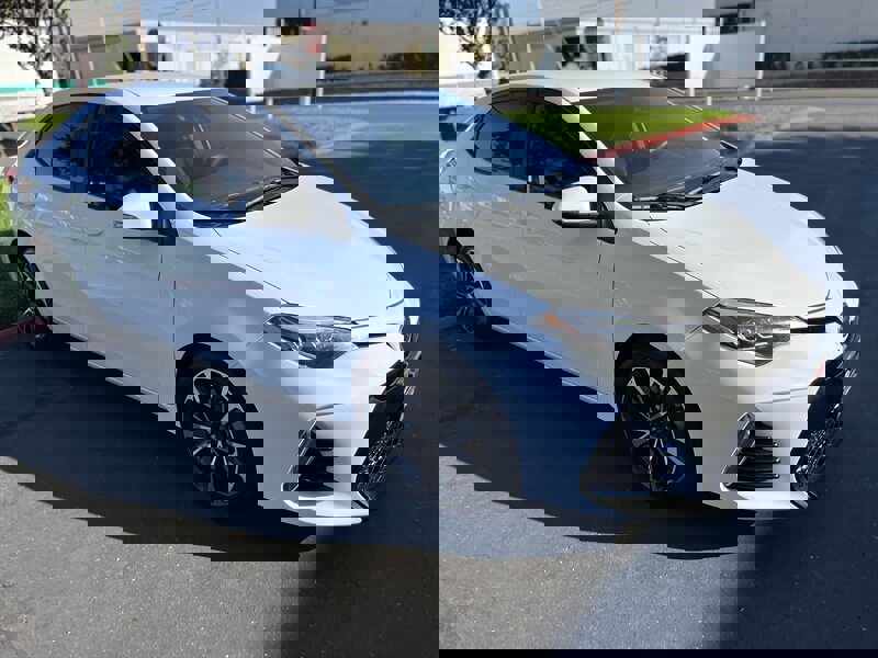 Used 2017 Toyota Corolla SE image 3