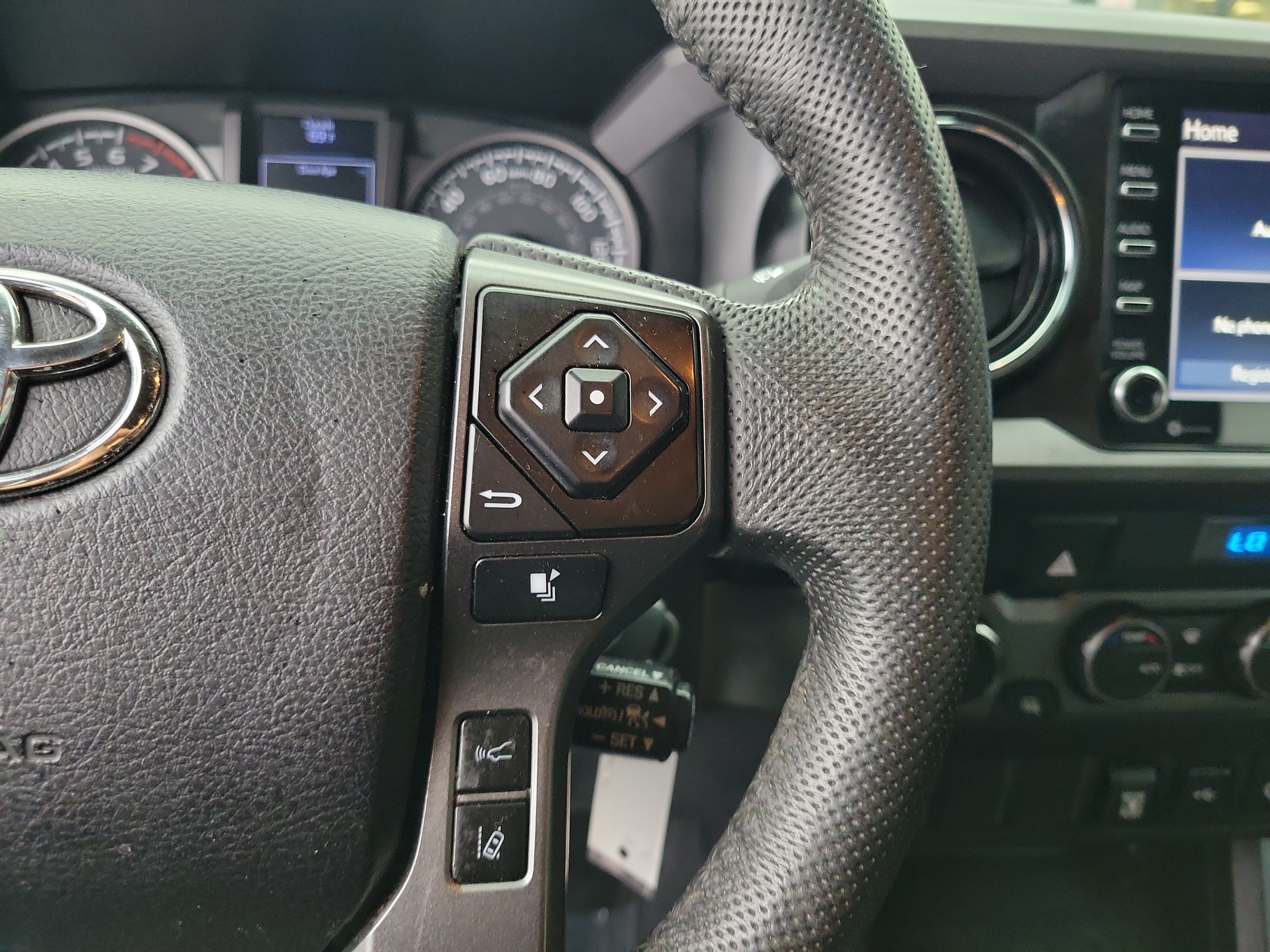 Used 2021 Toyota Tacoma TRD Off-Road AWD/4WD image 23