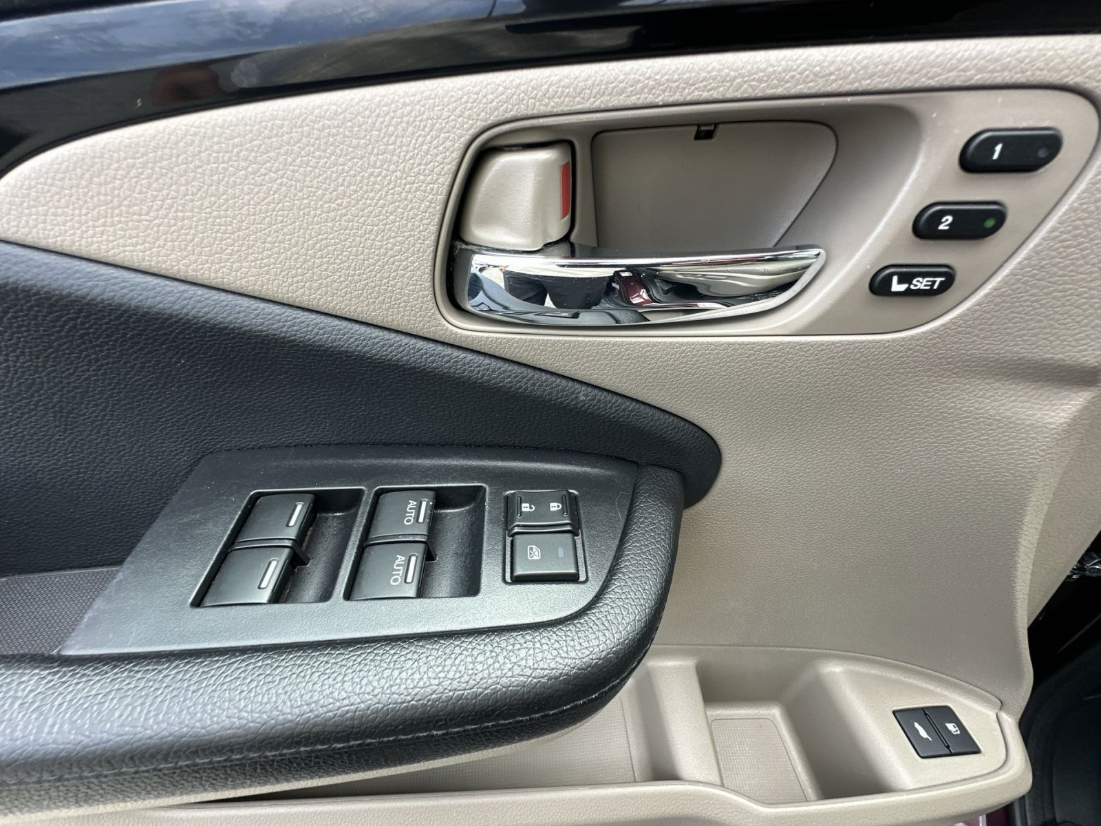Used 2017 Honda Pilot Touring image 23