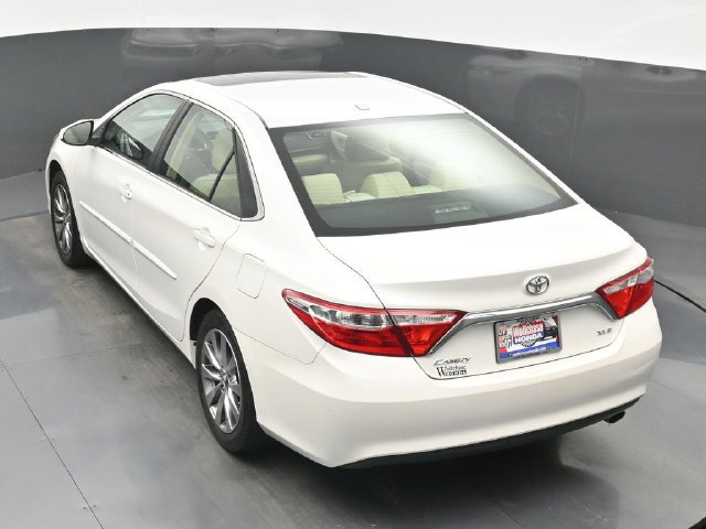Used 2017 Toyota Camry XLE w/ Moonroof Package FWD image 31