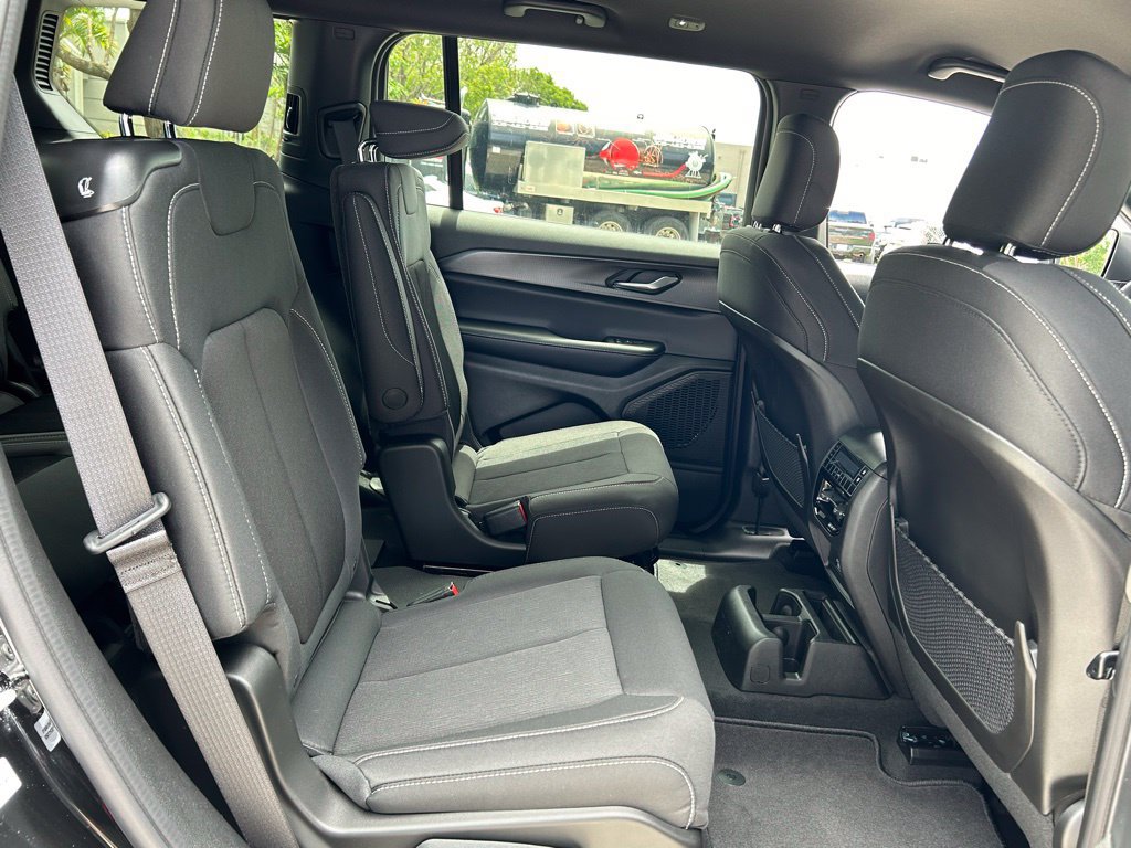 New 2024 Jeep Grand Cherokee L Laredo RWD image 24