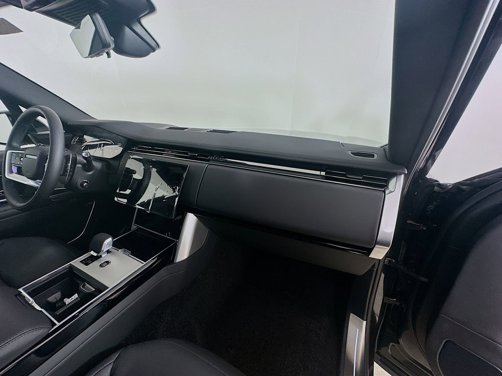 New 2026 Land Rover Range Rover Long Wheelbase SE AWD/4WD image 46