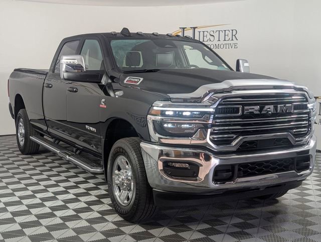 Used 2025 RAM 2500 Laramie AWD/4WD image 2