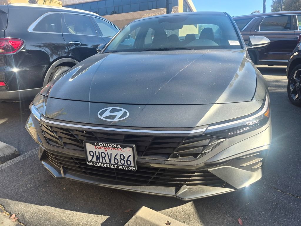 Used 2026 Hyundai Elantra SE FWD image 4