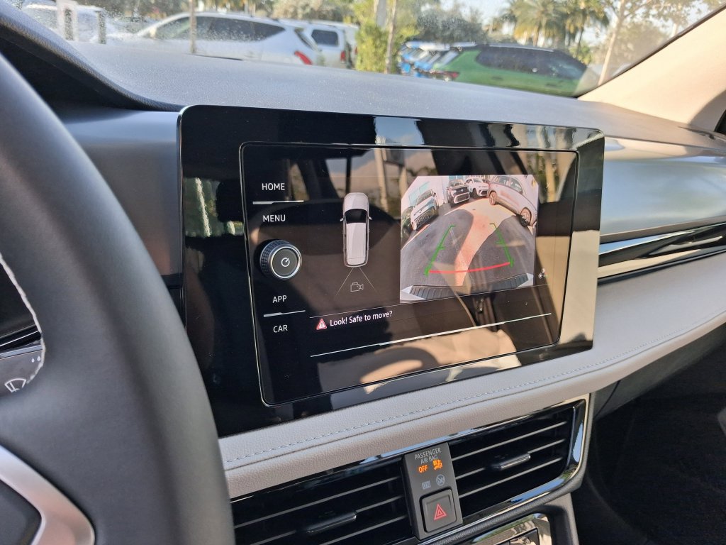 New 2026 Volkswagen Taos SE FWD image 10