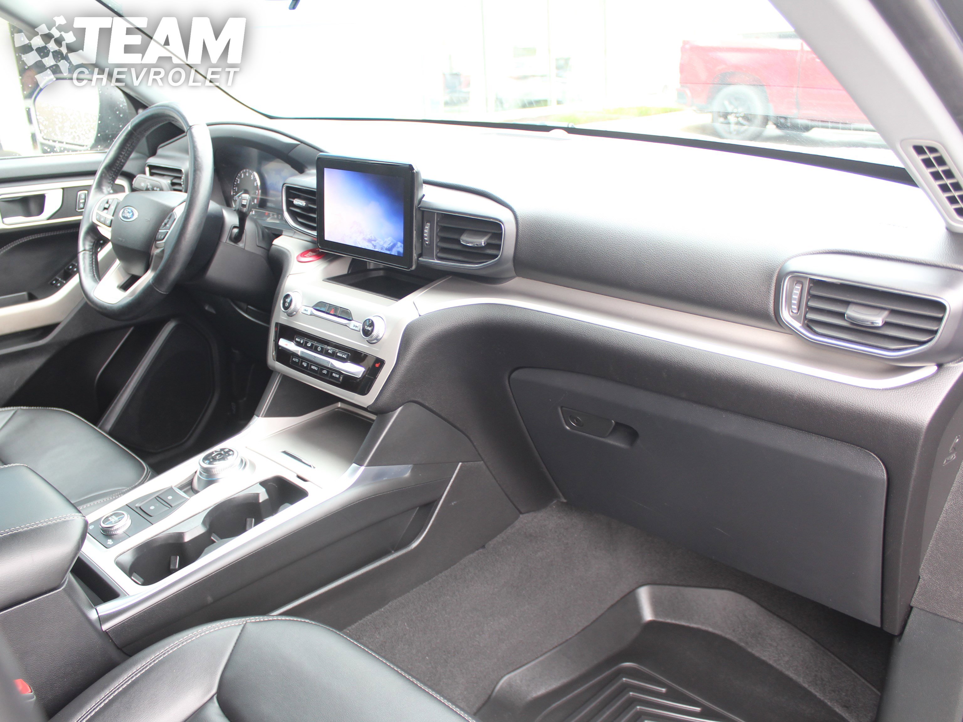 Used 2022 Ford Explorer XLT w/ Equipment Group 202A AWD/4WD image 28
