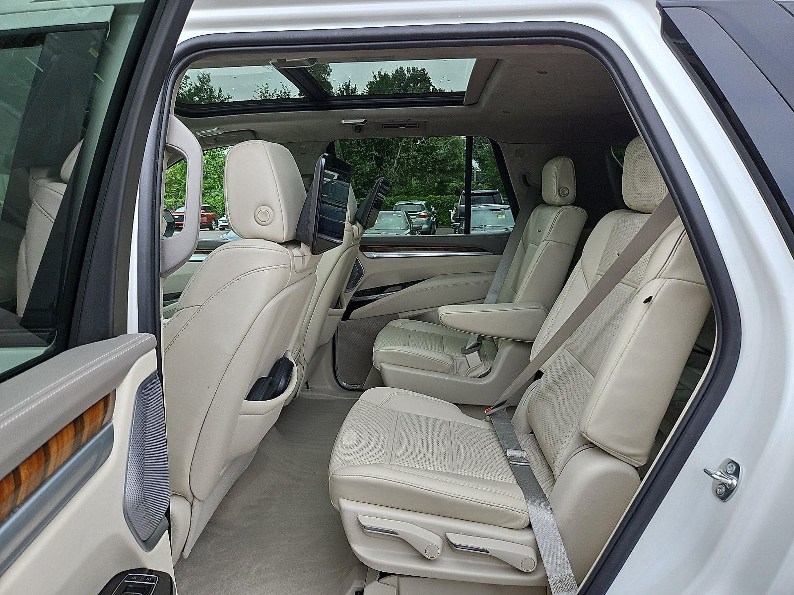 Certified 2025 Cadillac Escalade Sport Platinum AWD/4WD image 10
