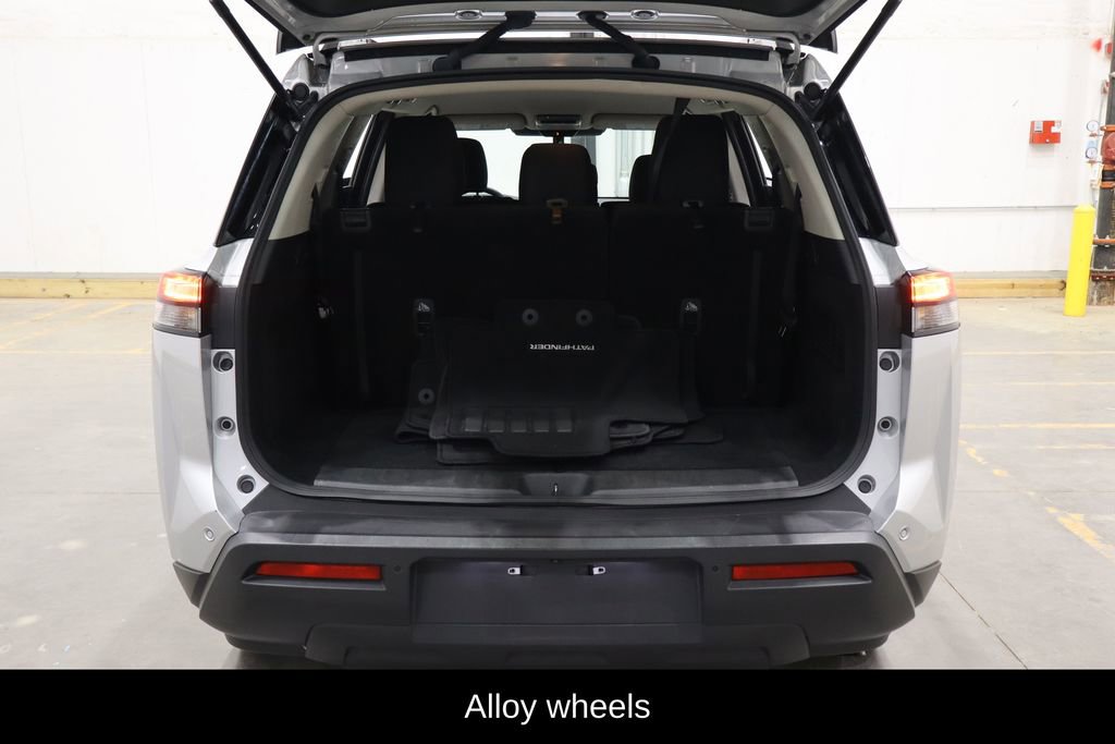 Used 2024 Nissan Pathfinder SV image 14