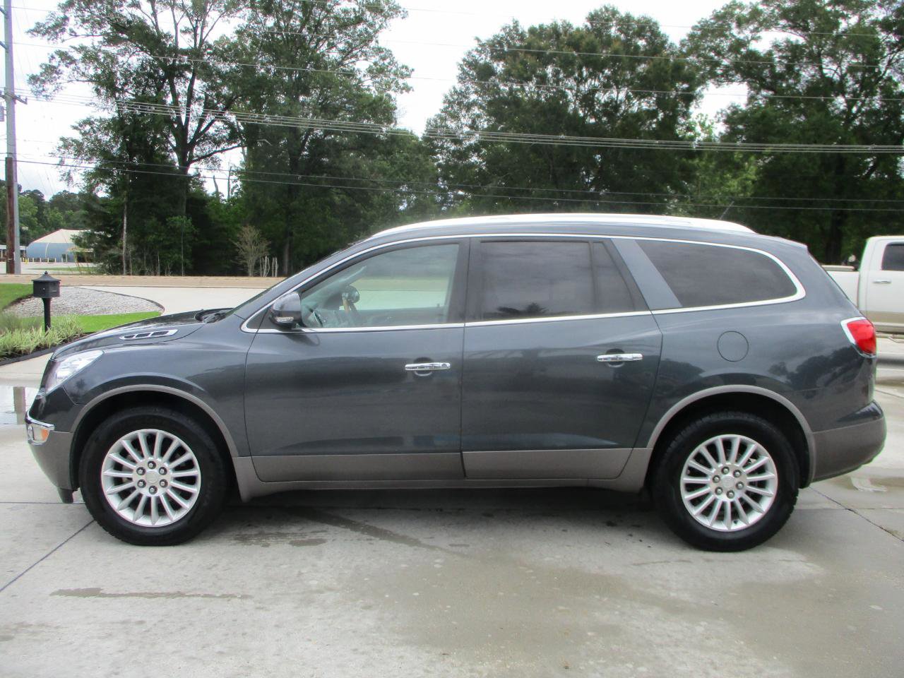 Used 2011 Buick Enclave CXL FWD image 23