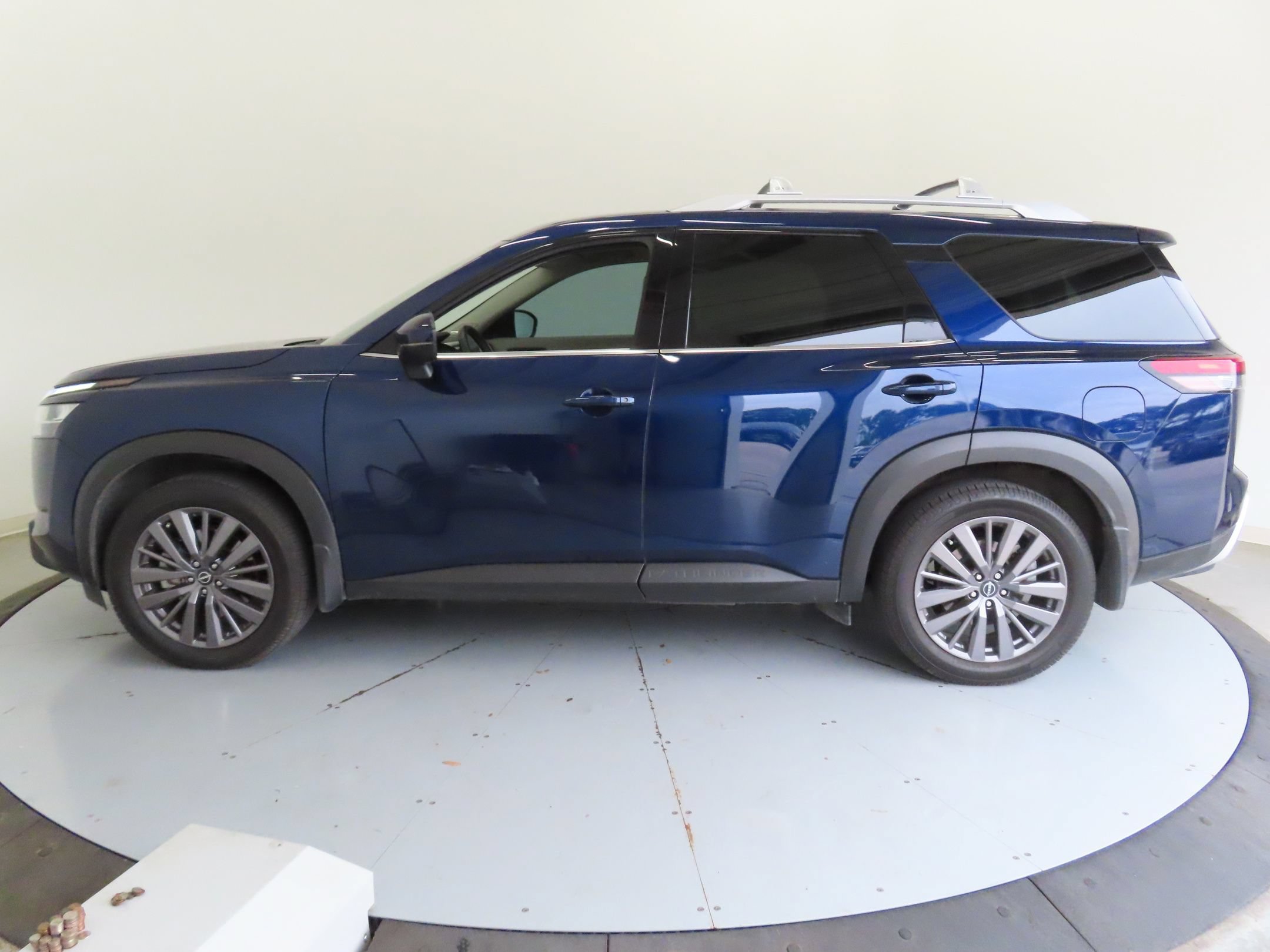 Used 2023 Nissan Pathfinder SL w/ SL Premium Package FWD image 7
