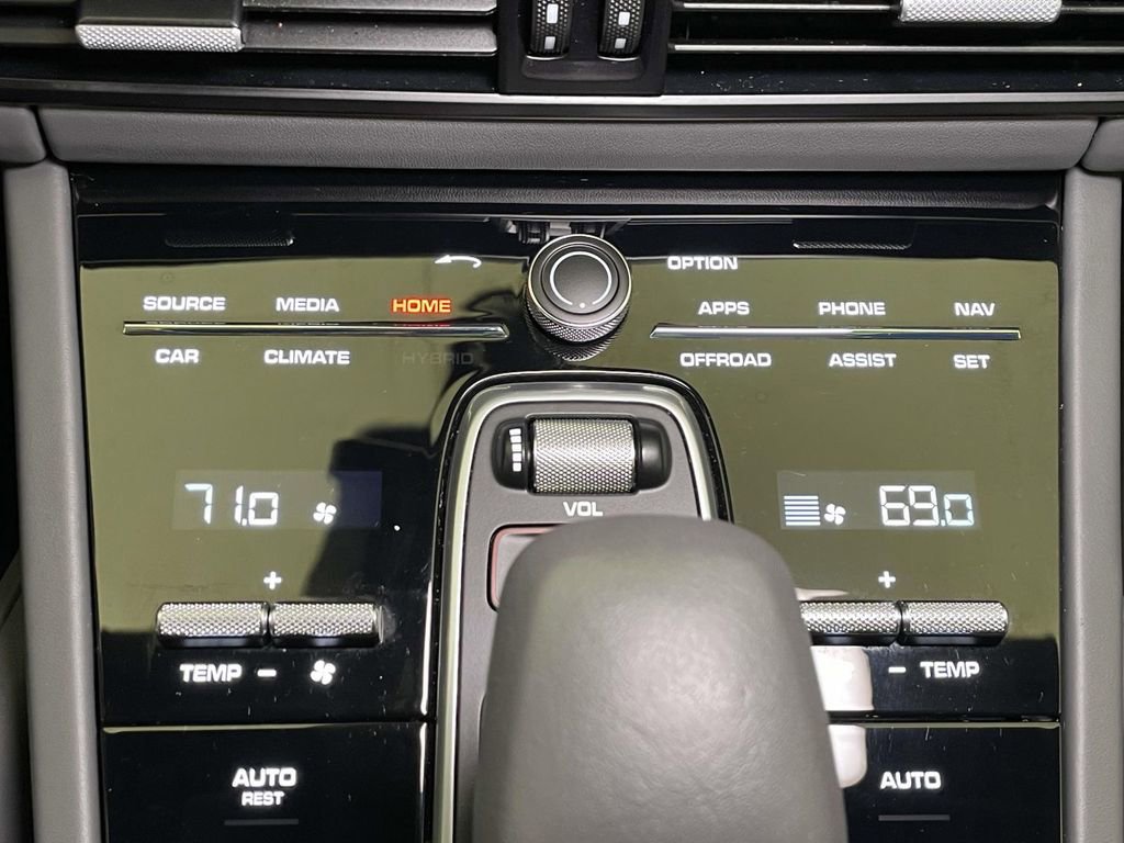 Used 2022 Porsche Cayenne image 31