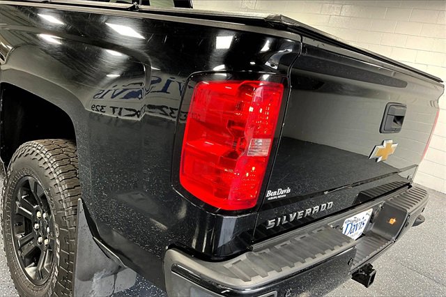 Used 2018 Chevrolet Silverado 1500 LT w/ Midnight Edition image 20