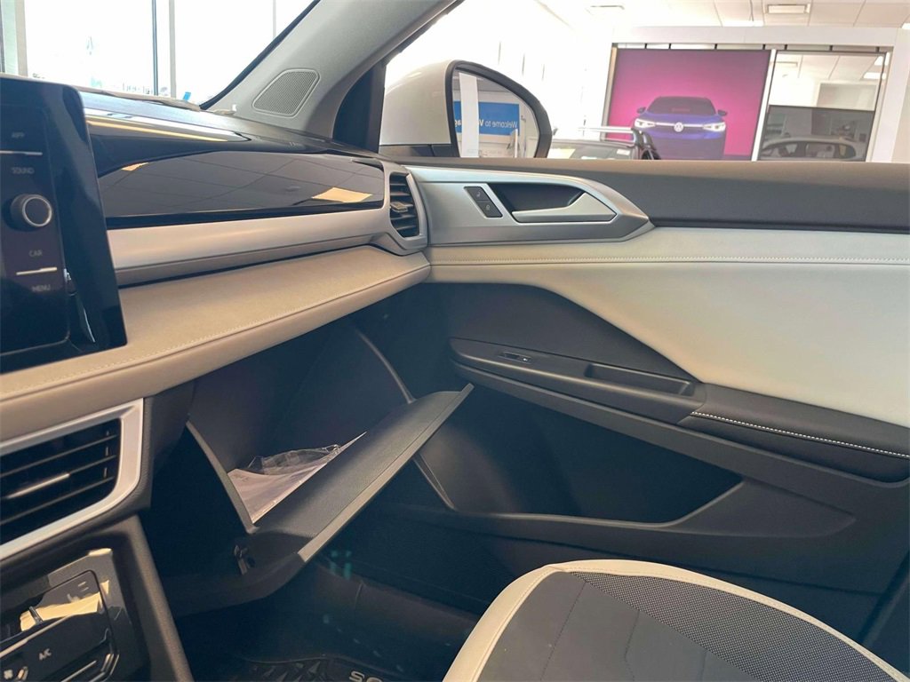 New 2025 Volkswagen Taos SE image 33