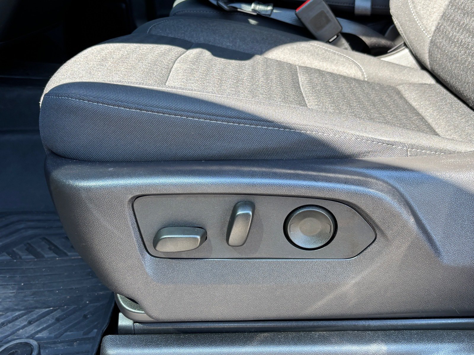 Used 2024 Chevrolet Silverado 1500 Custom Trail Boss AWD/4WD image 27