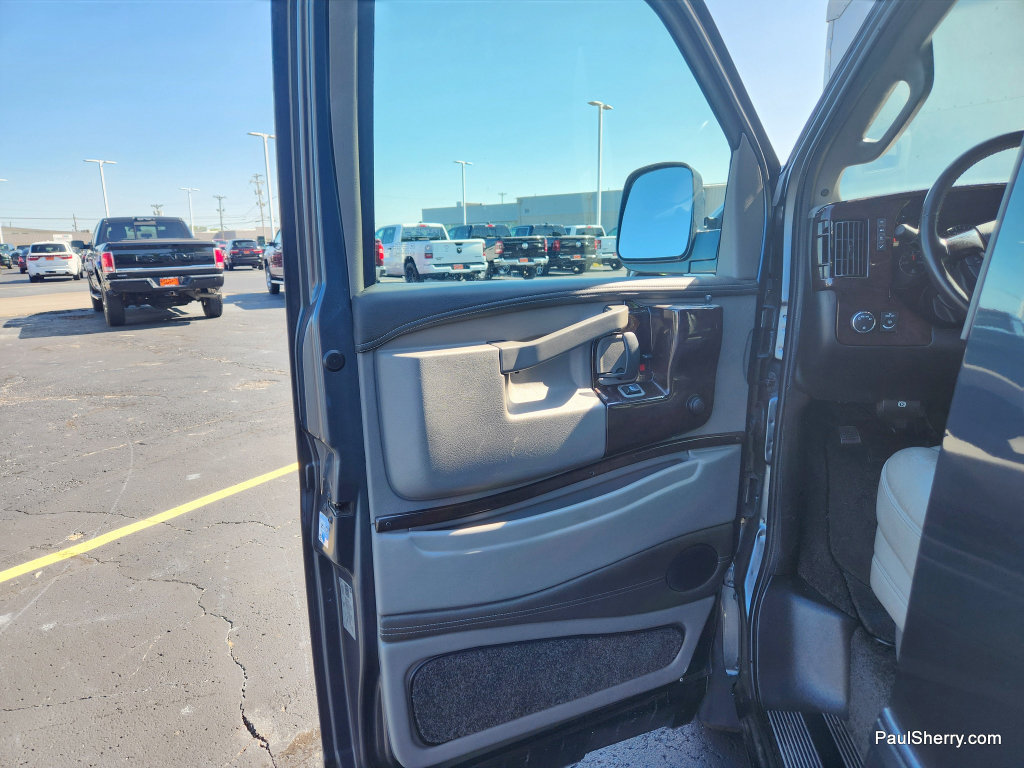 Used 2019 Chevrolet Express 2500 RWD image 23