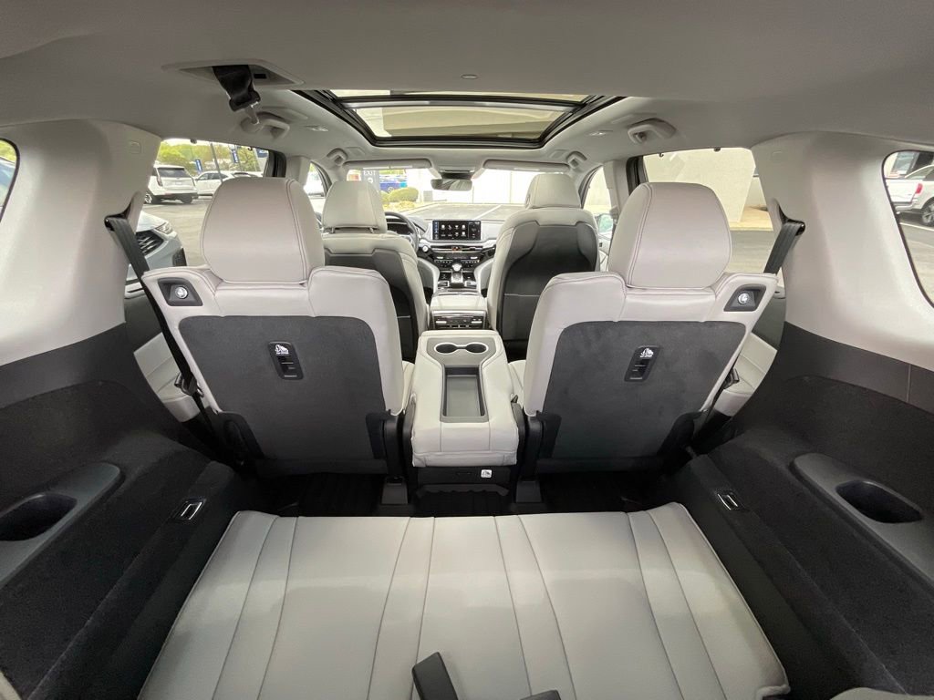 Certified 2025 Acura MDX w/ Technology Package AWD/4WD image 27