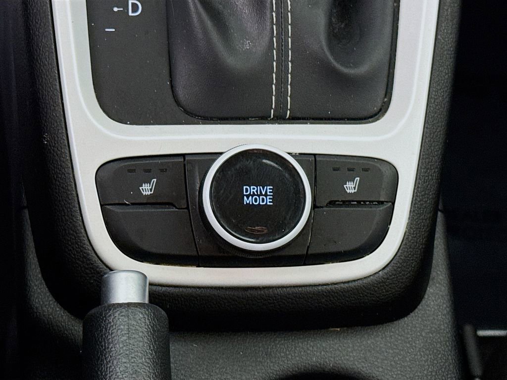 Certified 2023 Hyundai Venue Limited w/ Cargo Package image 12