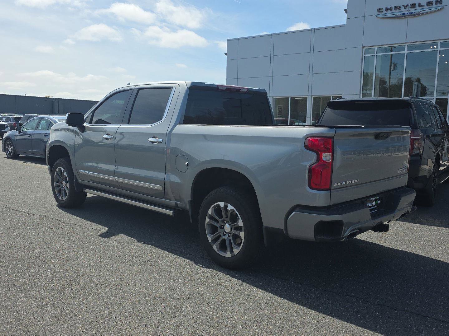 Used 2024 Chevrolet Silverado 1500 High Country w/ Technology Package AWD/4WD image 23