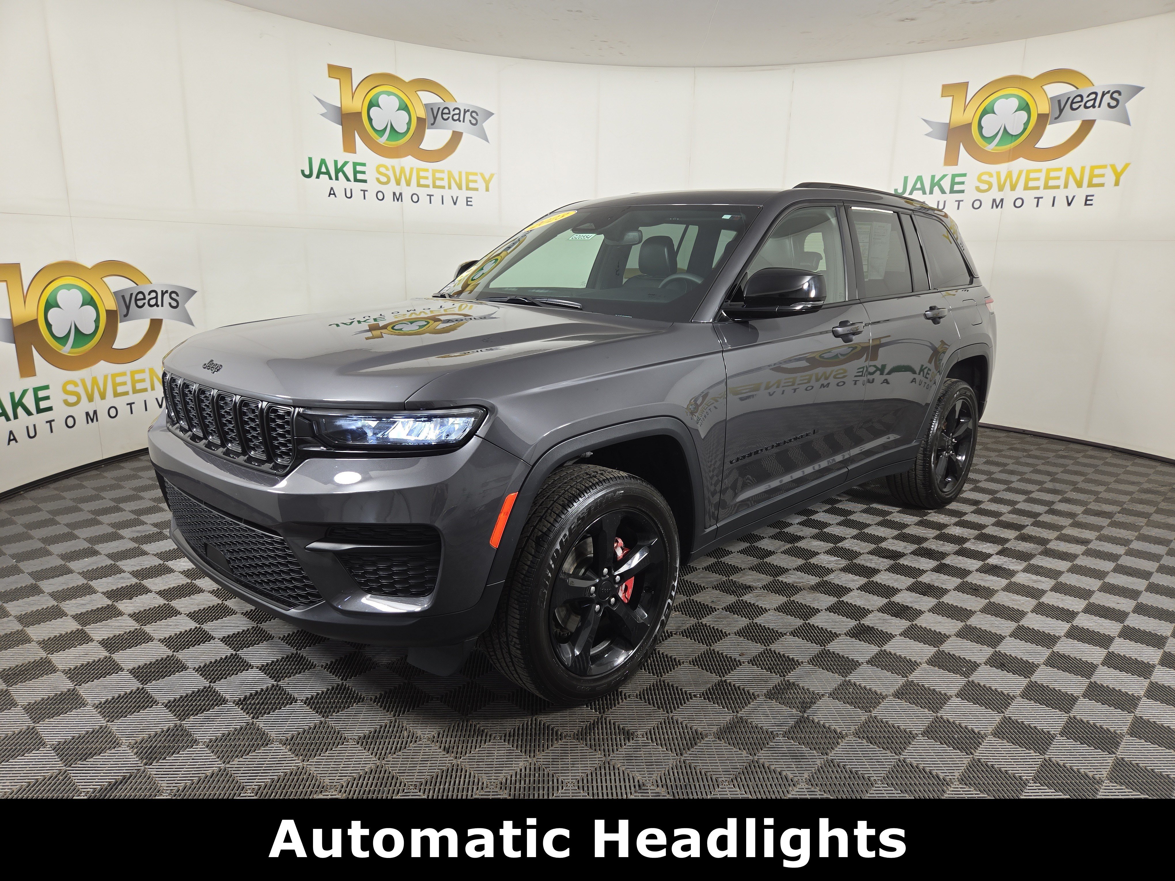 Used 2023 Jeep Grand Cherokee Altitude AWD/4WD image 3