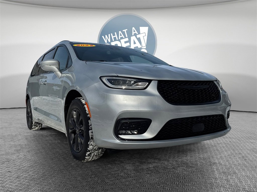 Certified 2022 Chrysler Pacifica Touring-L w/ S Appearance Package image 2