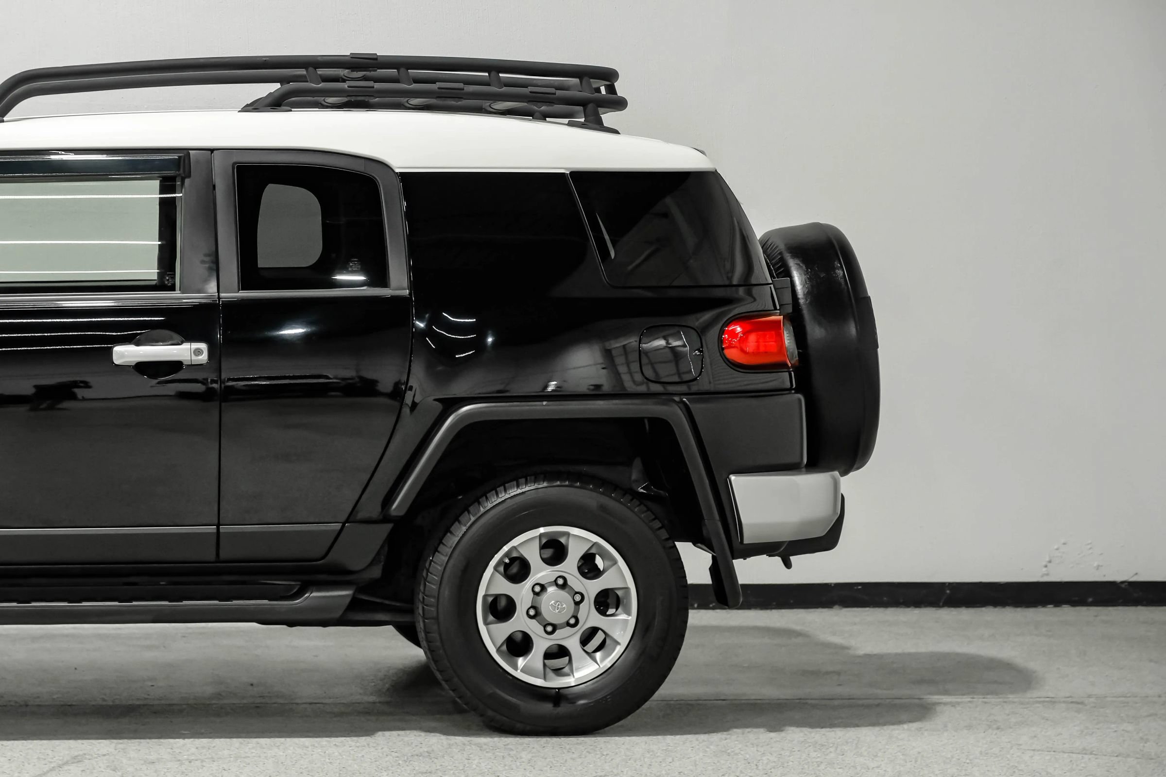 Used 2013 Toyota FJ Cruiser 4WD w/ Upgrade Pkg image 11