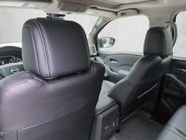 Used 2024 Nissan Frontier SL w/ Technology Package AWD/4WD image 17