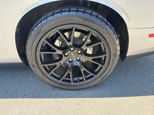 Used 2017 Dodge Challenger R/T Scat Pack RWD image 10