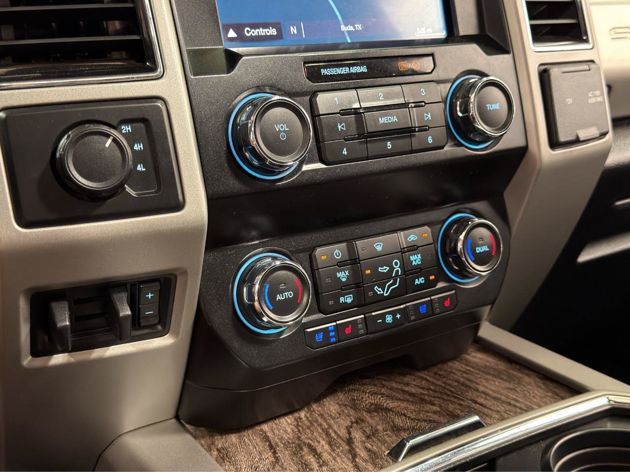 Used 2019 Ford F350 Lariat w/ Lariat Ultimate Package AWD/4WD image 25