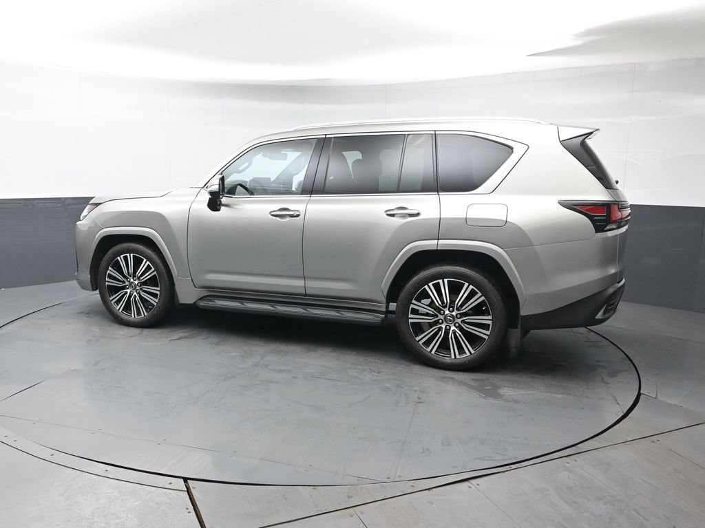 Used 2023 Lexus LX 600 4WD w/ Luxury Package image 3