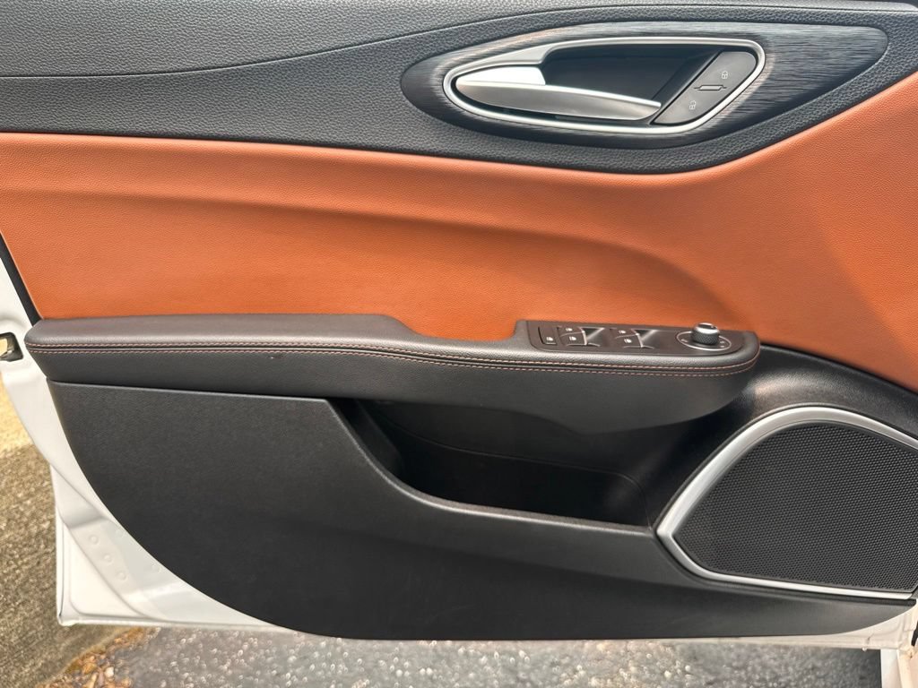 Used 2019 Alfa Romeo Giulia AWD image 28
