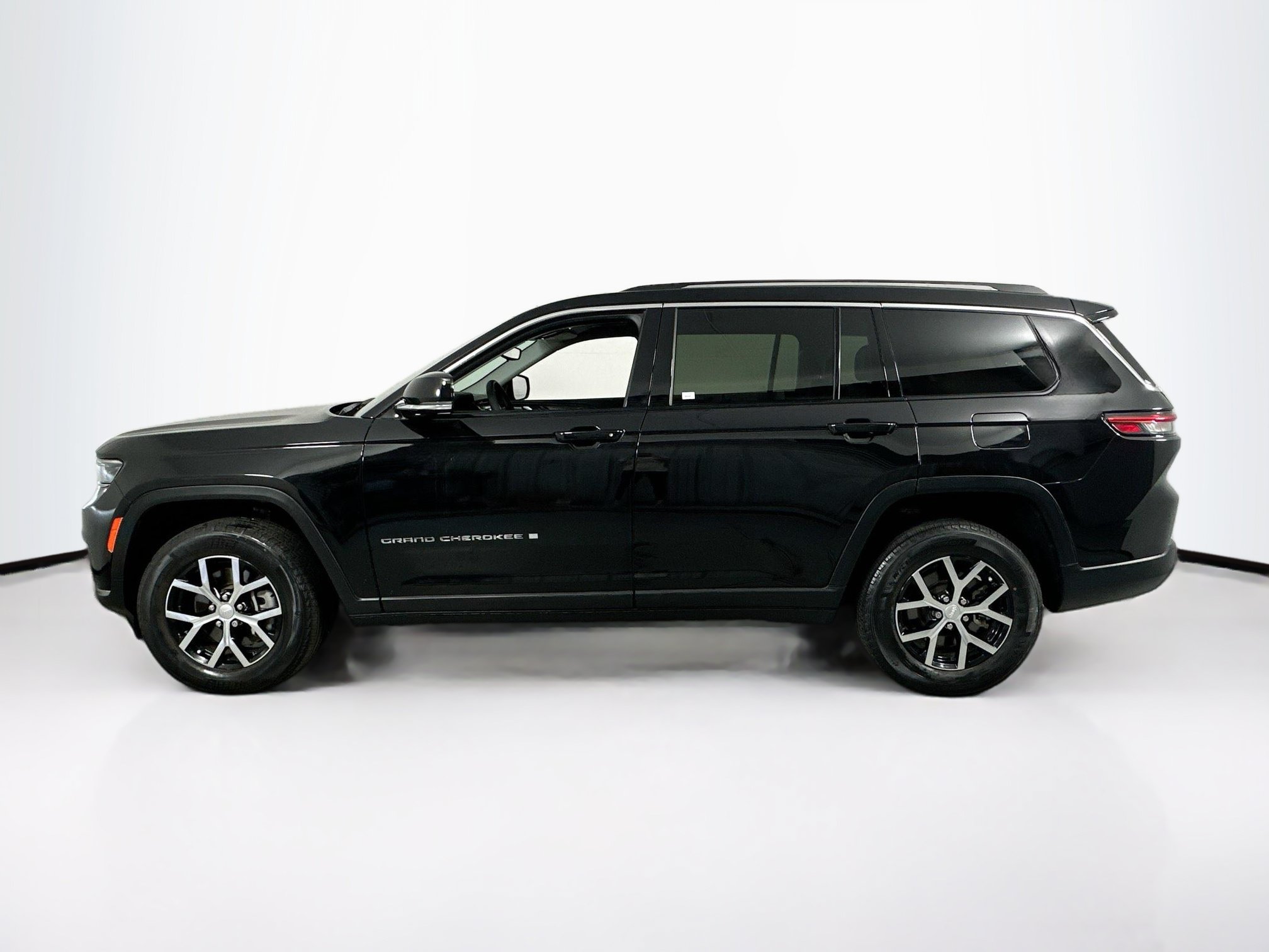 Used 2023 Jeep Grand Cherokee L Limited RWD image 8