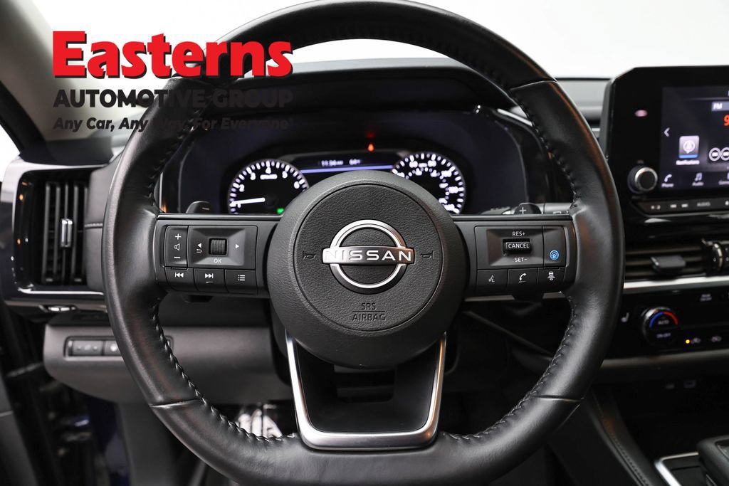 Used 2025 Nissan Pathfinder SV FWD image 10