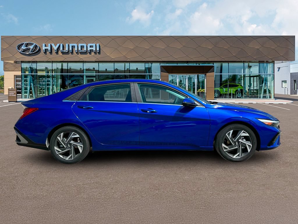 New 2025 Hyundai Elantra Limited FWD image 9