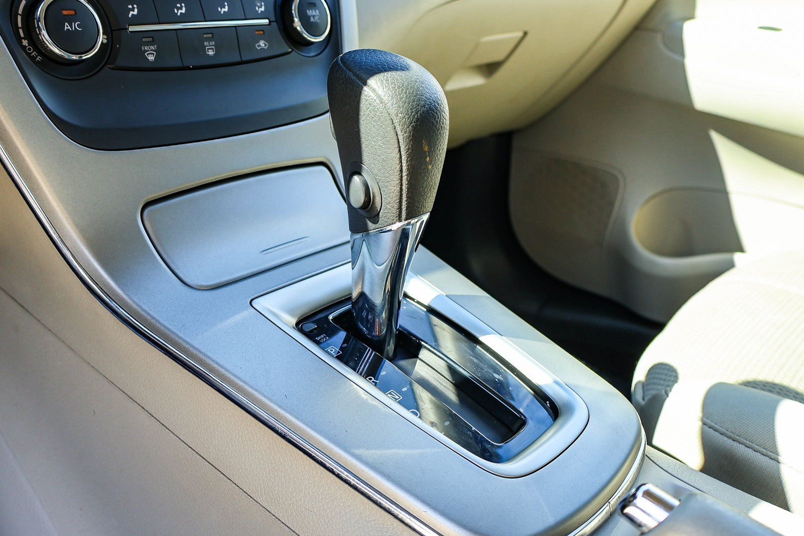 Used 2015 Nissan Sentra S FWD image 7