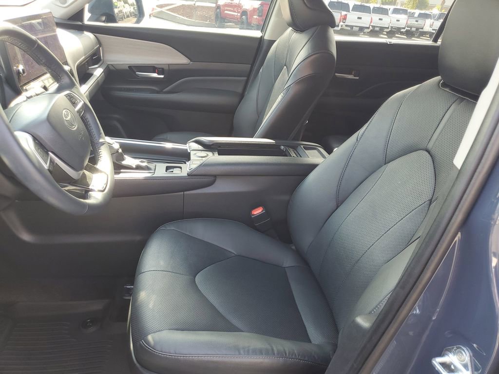 Used 2024 Toyota Grand Highlander AWD image 9