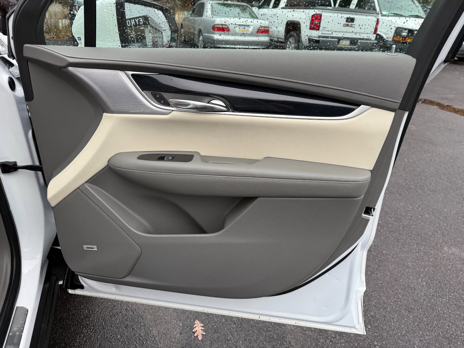 Used 2024 Cadillac XT6 Premium Luxury image 24