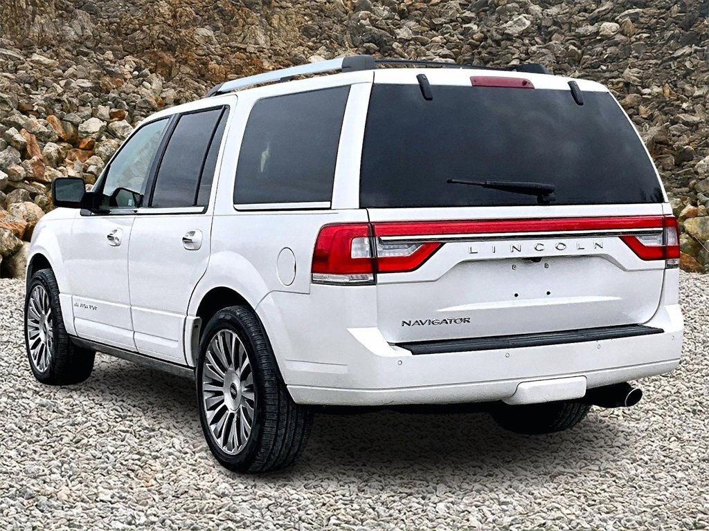 Used 2017 Lincoln Navigator Reserve image 10