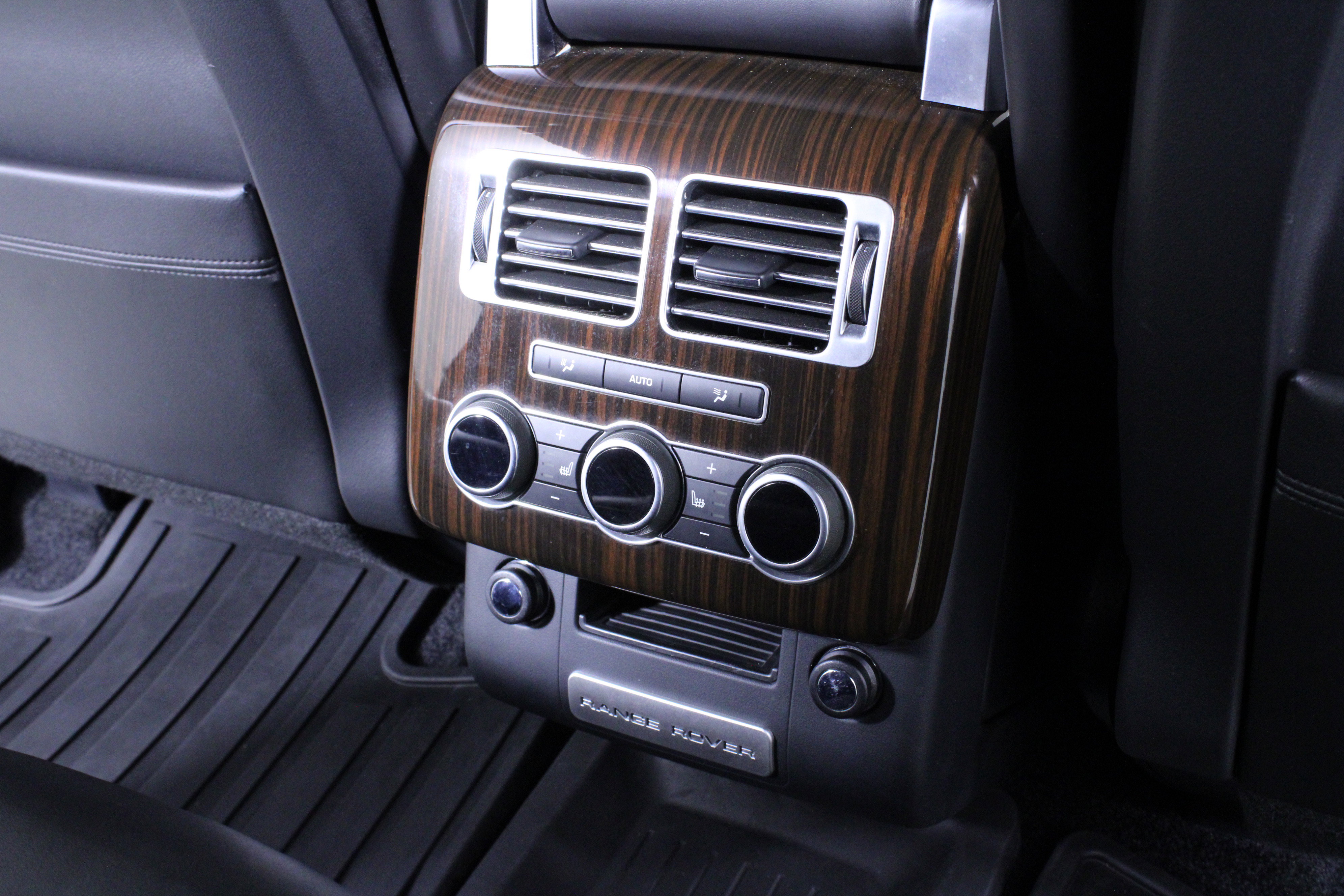 Used 2016 Land Rover Range Rover HSE image 17