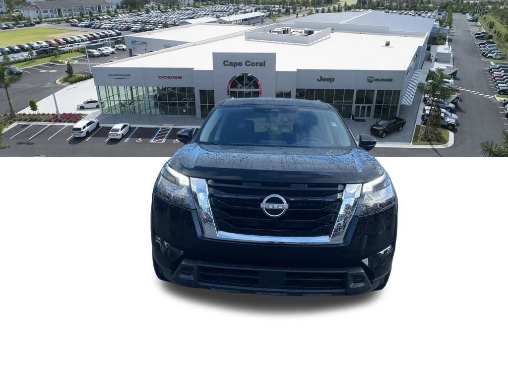 Used 2025 Nissan Pathfinder SV FWD image 9