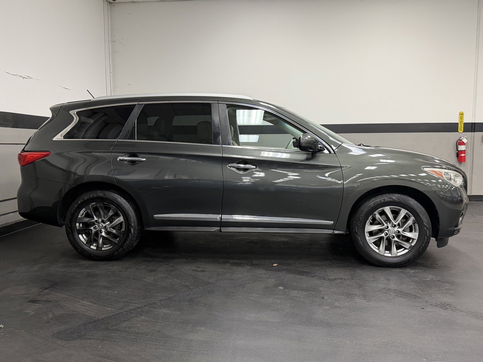Used 2013 INFINITI JX35 Base w/ Premium Pkg image 5