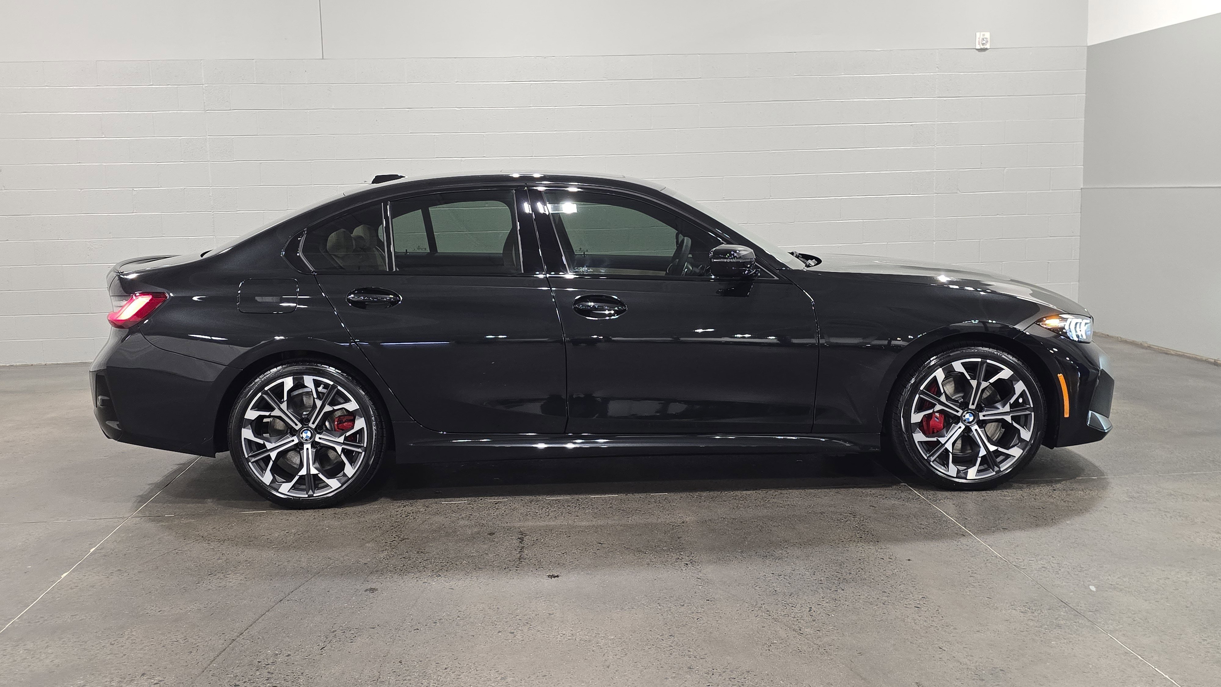 Used 2026 BMW 330i Sedan w/ M Sport Package RWD image 9
