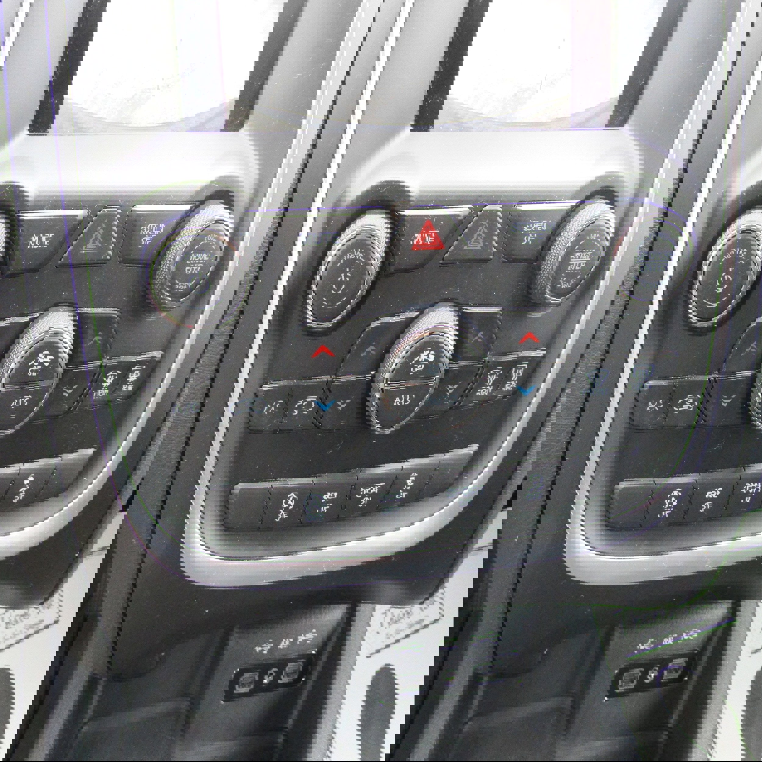 Used 2020 Dodge Durango SXT w/ 3rd Row Seating Group image 25