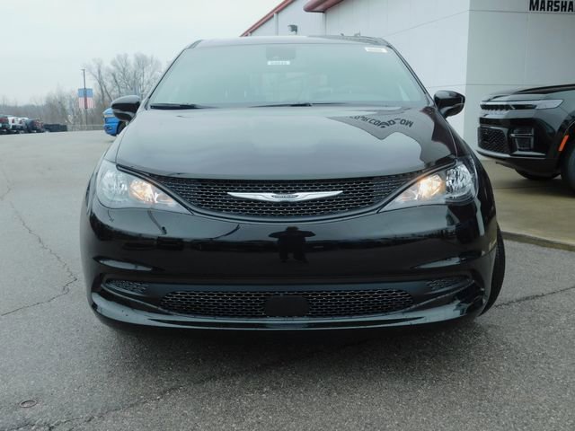 New 2026 Chrysler Voyager LX image 3