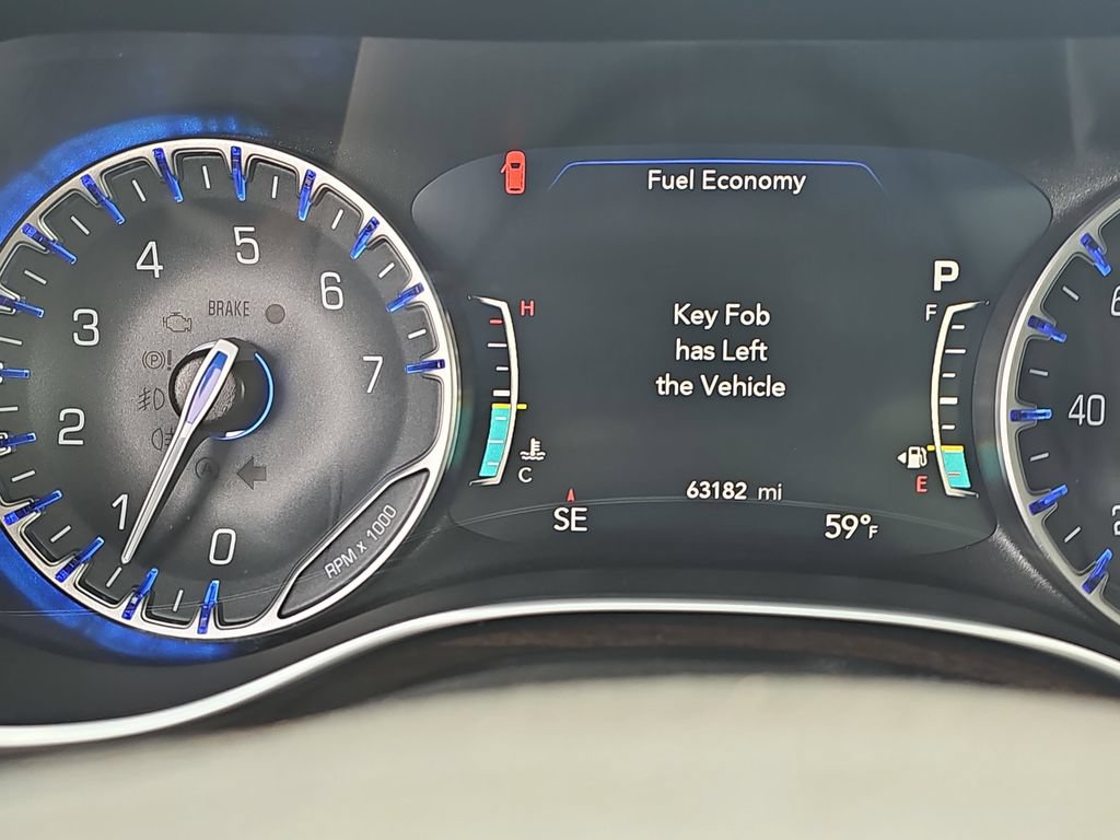 Used 2023 Chrysler Pacifica Limited FWD image 32
